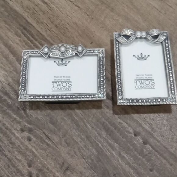Two's Company set of 2 pewter pearl & rhinestone Photo Frames 2.5" x 3.5" NWOT - Picture 1 of 4